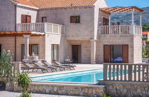 Cilipi Villa | Midnight Serenity - Four Bedroom Villa, Sleeps 8