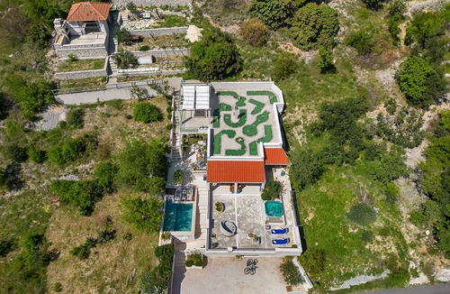 Makarska Villa | Minigolf,Bikes,Pool,Jacuzzi,Sauna, Gym