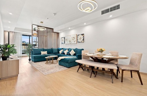 Jadaf Apartment | Modern 1BR Al Jaddaf Metro Spacious Sleeps 4 to 5
