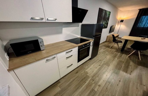 Varpolje Apartment | Modern and Peaceful Apartment with Terrace - Two Bedroom Apartment with Terrace
