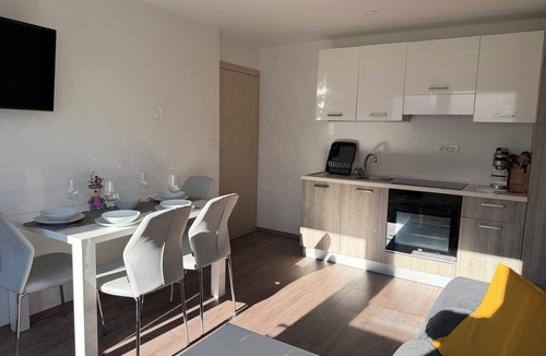 Bled Apartment | Modern apartma located in a quiet street, located near the lake.