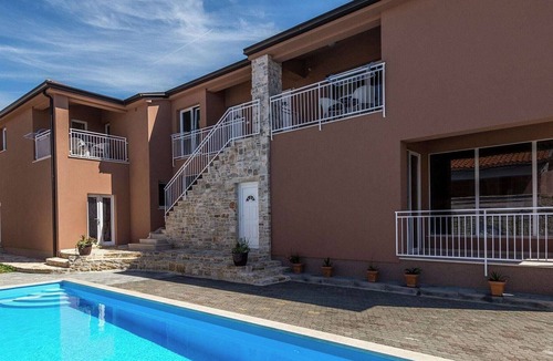 Tar Other | Modern apartment Noa II in Villa Valtrazza with pool in center of village Tar