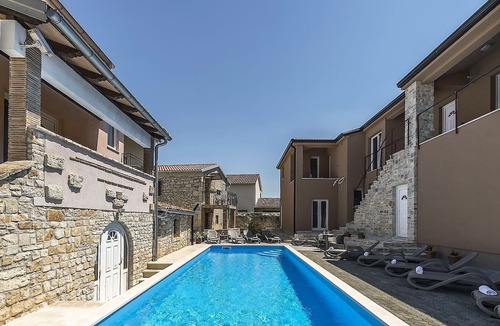 Tar Other | Modern apartment Noa IV in Villa Valtrazza with pool for 4 - 6 persons