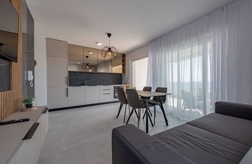 Zrce Apartment | Modern apartments with pool for 10