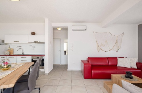 Marusici Apartment | Modern, bright apartment with sea view
