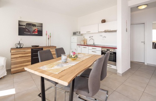 Marusici Apartment | Modern, bright apartment with sea view