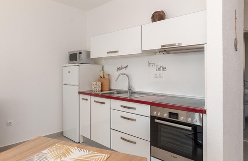 Marusici Apartment | Modern, bright apartment with sea view