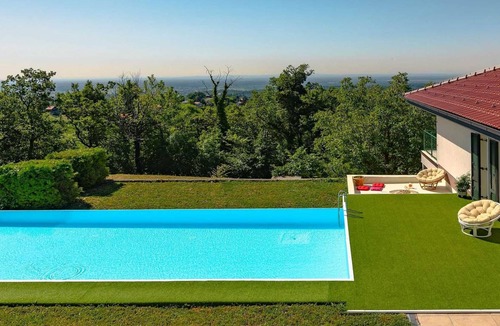 Breznik Plesivicki Villa | Modern countryside villa with a pool and spa