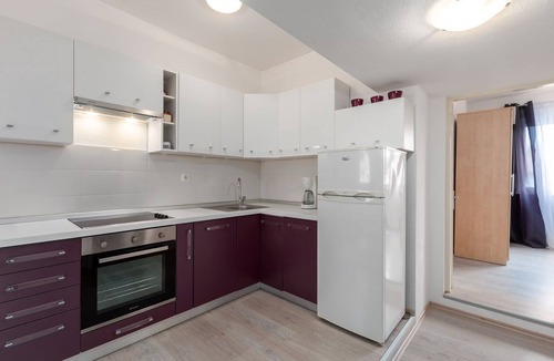 Brulo Apartment | Modern flat just 300 metres from the beach with terrace, private parking, WiFi