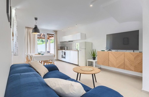 Premantura House | Modern home with swimming pool near the beach