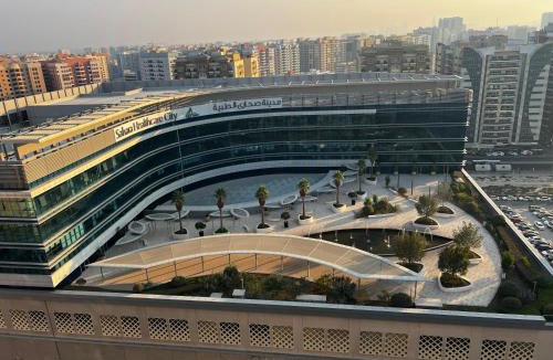 Al Nahda House | Modern King Room, Dubai City View, Private & Peaceful, 2 mint walk to Dubai