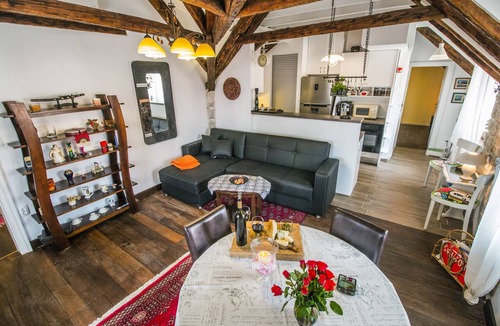 Split Apartment | *Modern meets traditional* APT Tiramola -
