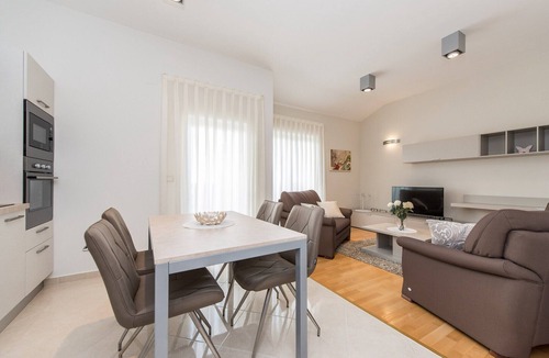 Novalja Apartment | Modern nook by the shoreline trail