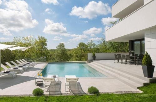Vela Traba Villa | Modern Villa 55 with Pool and Spa