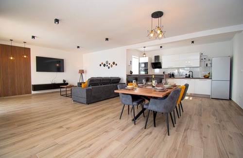 Bicici Villa | Modern villa with pool and garden near Pula