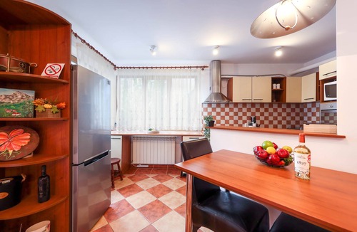 Busteni House | Mont' Arte - Private Art Retreat Vacation Home