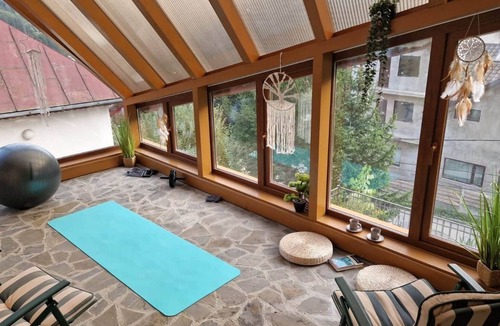 Busteni House | Mont' Arte - Private Art Retreat Vacation Home