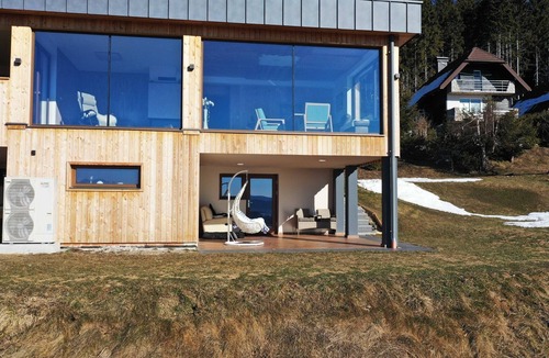 Dravograd Apartment | Mountain Vibrant and Timeless Apartment with Sauna - Studio Apartment with Terrace