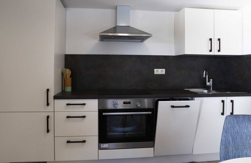 Dravograd Apartment | Mountain Vibrant and Timeless Apartment with Sauna - Studio Apartment with Terrace