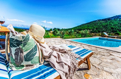 Pitve House | Natura with private pool by Interhome