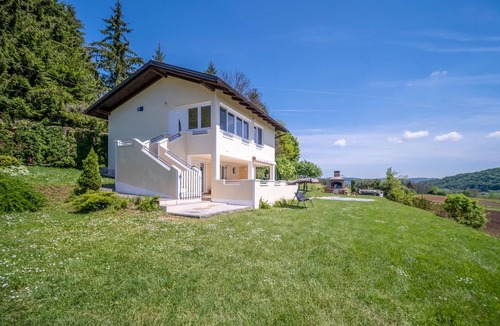 Barilovic House | Near the river Korana welcomes you this friendly vacation home with pool.