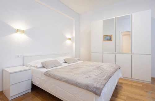 Bacvice Apartment | New 2BDR apartment near the beach and the city center - Nettle tree apartment