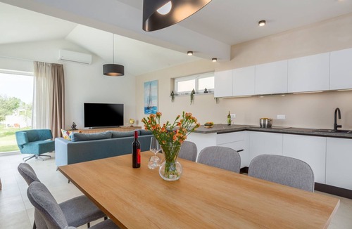 Markovac House | New and dog-friendly villa with panoramic sea views, private pool, barbecue area, baby cot, washing machine