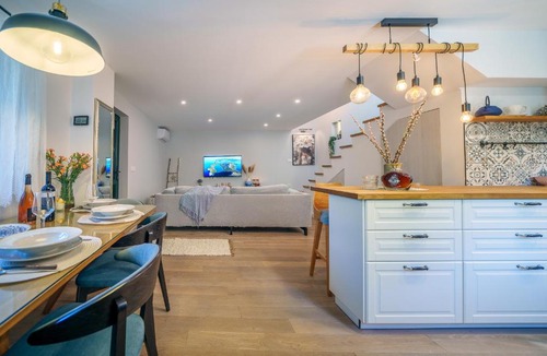 Borak House | NEW! Authentic Stone Hideaway with Private Jacuzzi and Panoramic Sea View