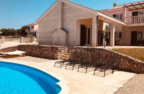 Stari Grad Villa | New holiday villa Milla with private pool and spacious garden