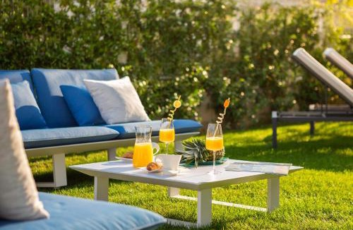 Znjan Apartment | New LUXURY apartment with sea view and PRIVATE heated pool, 50m from the beach