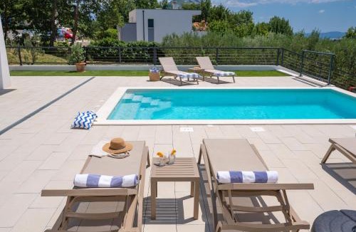 Tugare Villa | NEW! Modern Villa Nacle with heated Pool