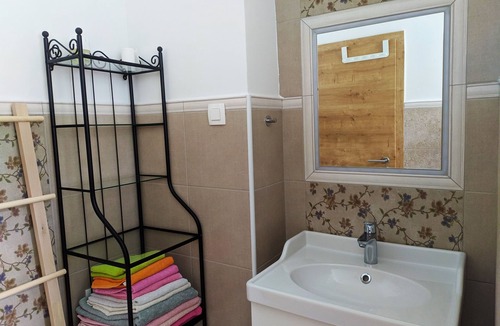Ljubljana Apartment | NEW place for families/groups 70 m2 + 40 m2 terrace, AC, wifi, 10 km from center