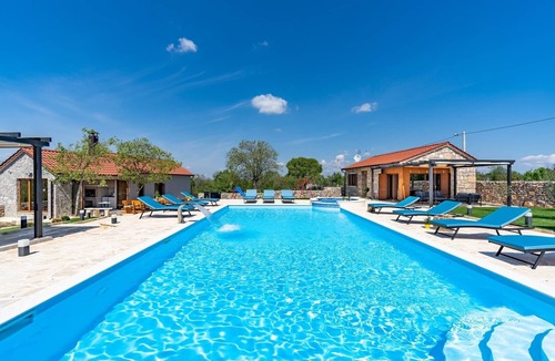 Oklaj Villa | New! Promina luxury villa with 72sqm Heated Pool, Jacuzzi, Infrared Sauna, Tennis court, Media room