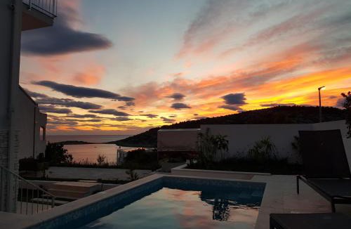 Razanj Villa | NEW! Seafront Vila Hrvatska