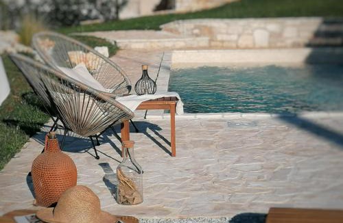 Tinjan House | NEW!Villa D'Vita on huge fenced property