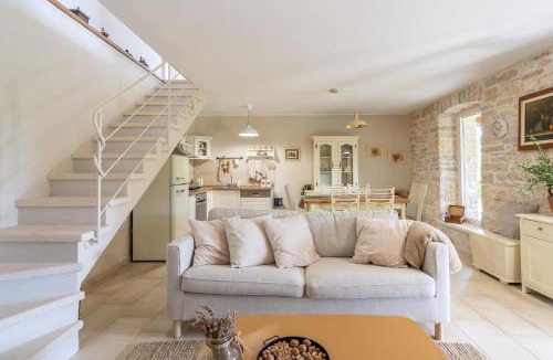 Tinjan House | NEW!Villa D'Vita on huge fenced property