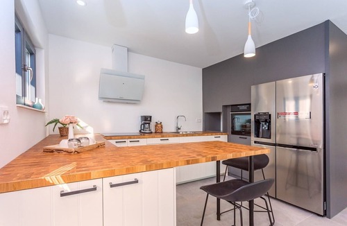 Pisak Villa | New! Villa Perla Blu with 4 bedrooms, heated pool, jacuzzi, 50m from beach