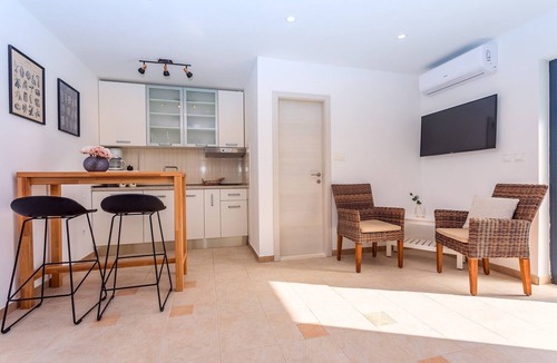 Pisak Villa | New! Villa Perla Blu with 4 bedrooms, heated pool, jacuzzi, 50m from beach