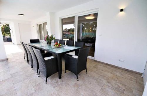 Gajana Villa | New Villa with Pool
