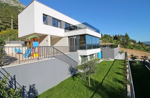 Omis Villa | Newly Built Villa with Large Pool and Steam Room