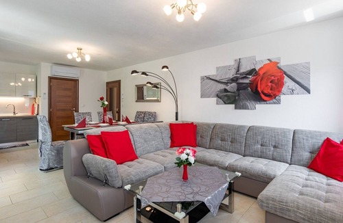 Jurandvor Apartment | Newly decorated apartment with jacuzzi in Jurandvor, not far from Baška