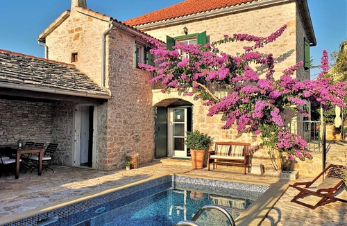 Mirce Villa | Newly renovated 3-BR Dalmatian stone Villa with Pool for 6-8 Guests