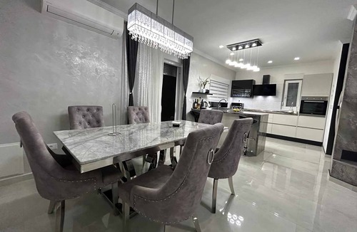 Bilice Villa | nFamilly house with heated pool WHITOUT CHEMICAL,jacuzzi&cinema projector