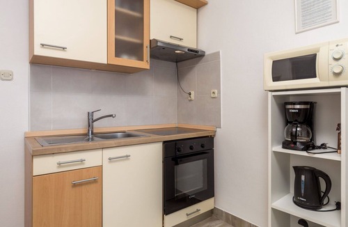 Vratarusa Apartment | Nice apartment for 2 people with A/C, pool, WIFI, TV, terrace and pets allowed