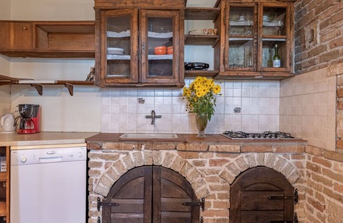 Jezenj Apartment | Nice apartment for 4 guests with pool, hot tub, WIFI, TV, terrace and pets allowed