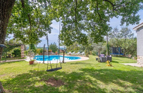 Jezenj Apartment | Nice apartment for 4 guests with pool, hot tub, WIFI, TV, terrace and pets allowed