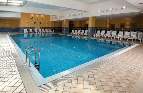 Strunjan Apartment | Nice apartment for 4 guests with pool, A/C, TV, balcony, pets allowed and parking
