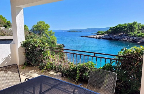 Vrbanj Apartment | Nice apartment for 5 guests with WIFI, TV and balcony
