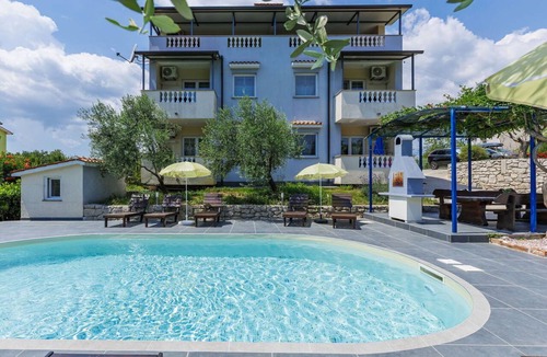 Presika Apartment | Nice apartment for 5 people with pool, WIFI, A/C, TV and terrace