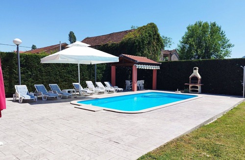 Dusina Apartment | Nice apartment for 8 guests with A/C, WIFI, private pool, TV and terrace